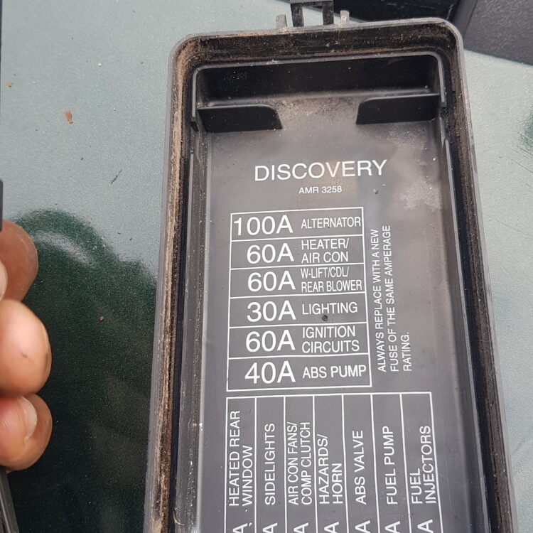 Land Rover Discovery 2 In Bonnet fuse box