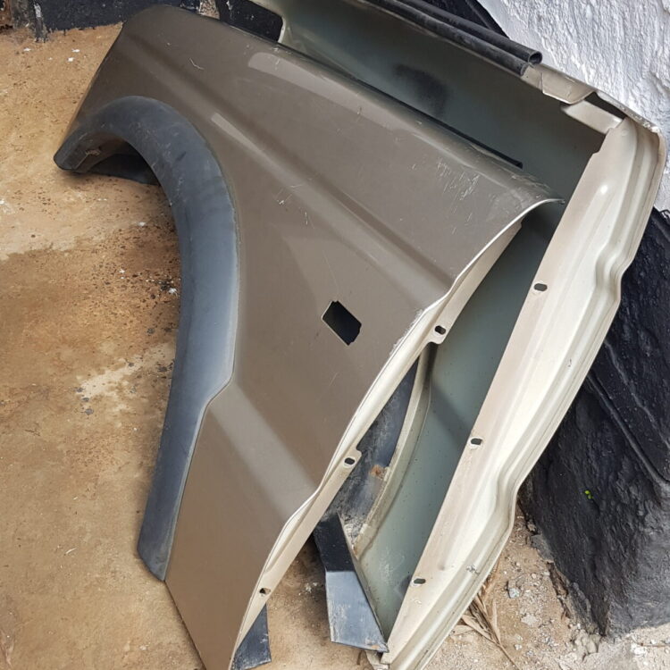 Land Rover Discovery 2 Front Wing Complete