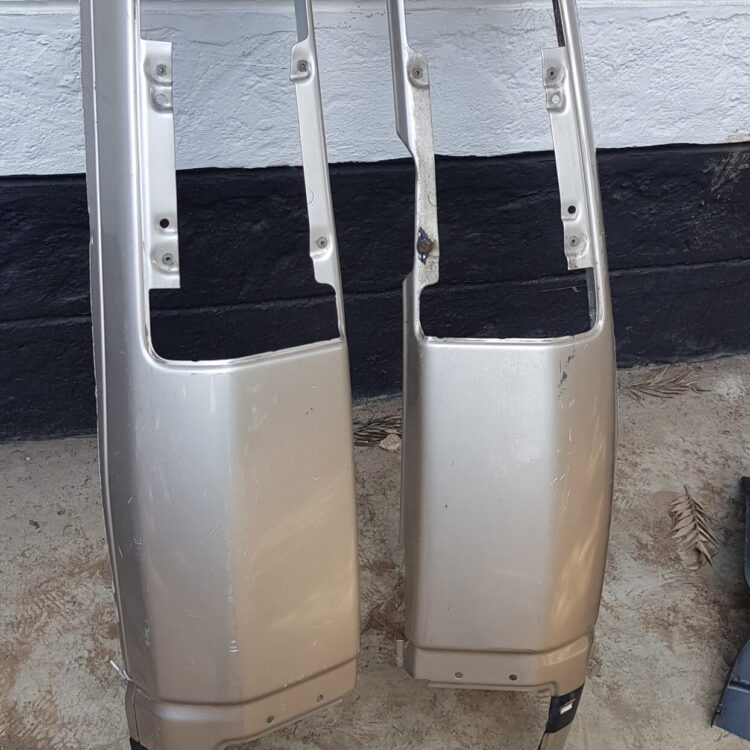 Land Rover Discovery 2 Rear Tail Light Panel