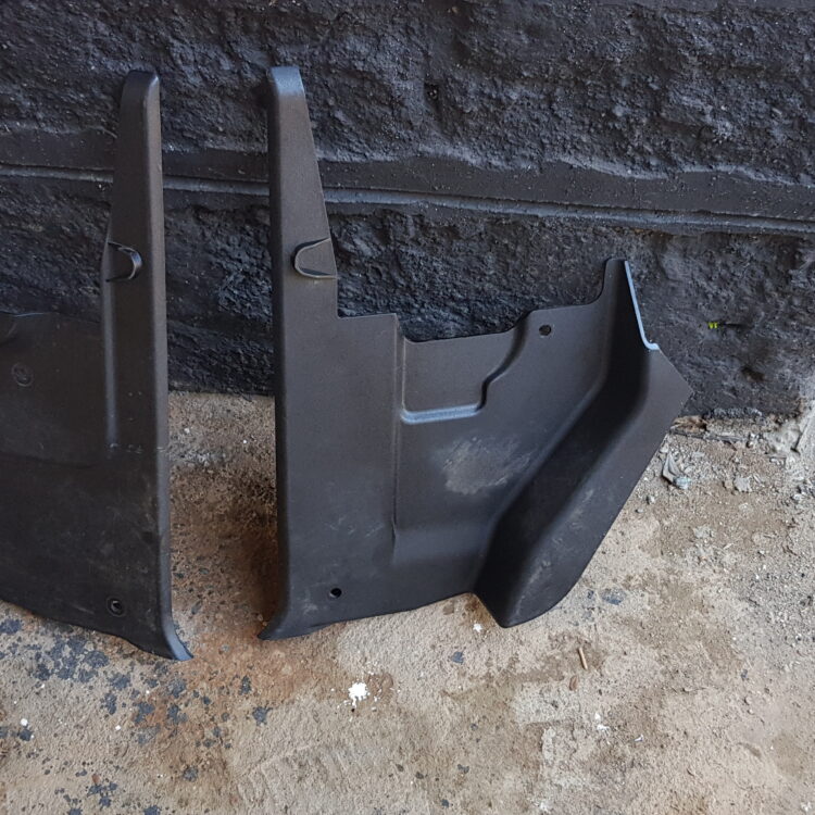 Land Rover Discovery 2 Footwell Side Trim