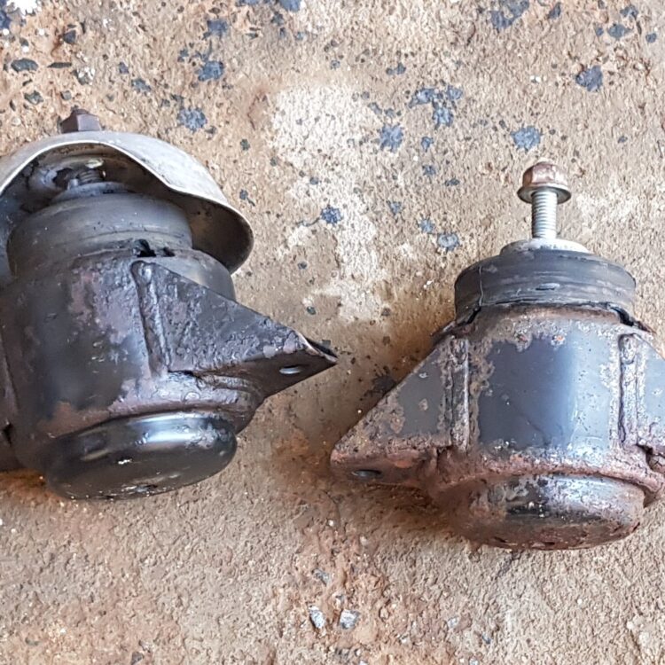 Land Rover Discovery 2 Engine Mount - Set