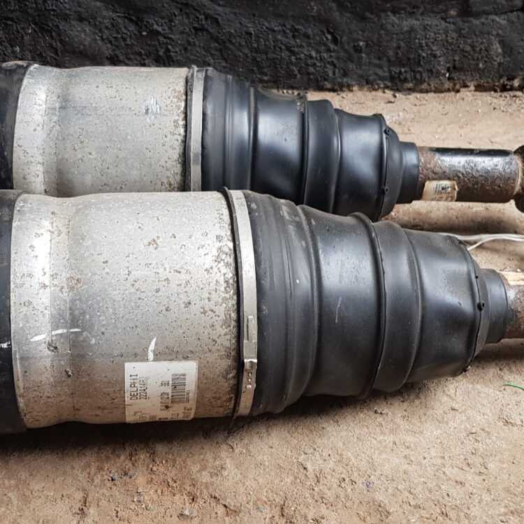 Land Rover Discovery 3 Rear Gas Strut/Shock Absorber - Pair