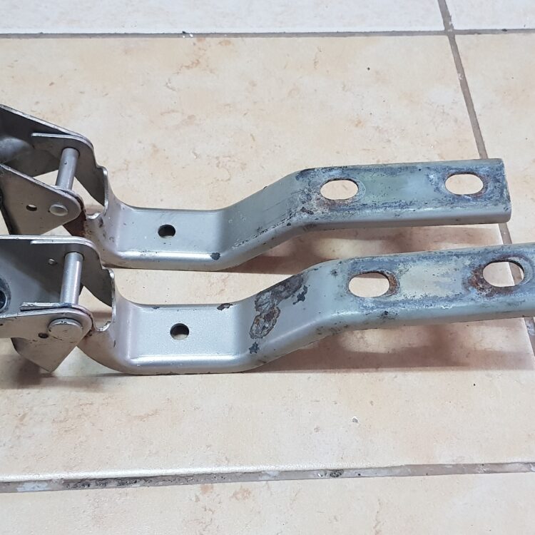 Land Rover Discovery 2 Bonnet Bracket Set