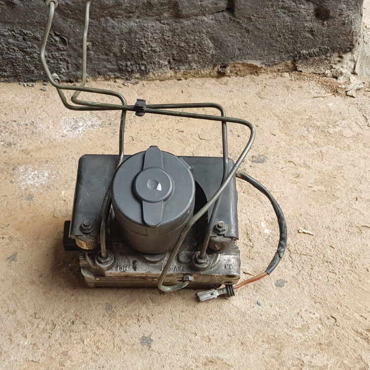 Land Rover Discovery 1 WABCO anti-lock brake ABS pump