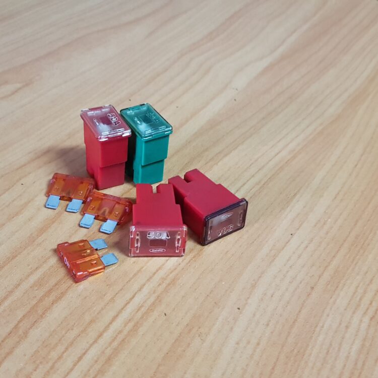 land rover discovery 1 fuse - Above 30A